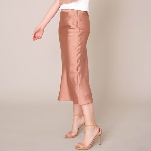 🆕 Satin A-Line Midi Skirt in Dusty Pink - Picture 2 of 6